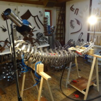 Blick in die Werkstatt von Jochen Warth: Arbeit einer neuen Skulptur 10/2020 Foto zum Arbeitsfortschritt