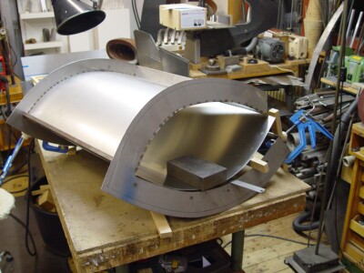 Einblick in die Werkstatt von Jochen Warth: Entstehung einer Stahlplastik Foto vom Arbeitsprozess an einer Stahlplastik