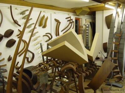 Einblick in die Werkstatt von Jochen Warth: Entstehung einer Stahlplastik Foto vom Arbeitsprozess an einer Stahlplastik