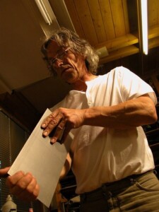 Jochen Warth Foto von Jochen Warth bei der Arbeit im Atelier