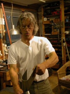 Jochen Warth Foto von Jochen Warth bei der Arbeit im Atelier