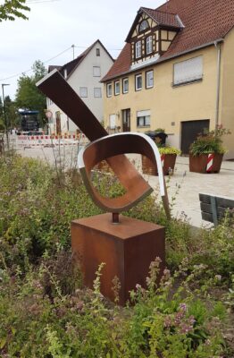 Die fertige Skulptur von Jochen Warth auf dem Wulle-Platz