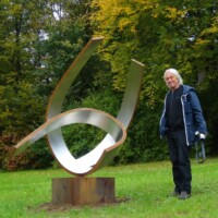 Stahl-Skulptur von Jochen Warth im Krügerpark in Eningen unter Achalm, errichtet im Oktober 2020. Foto der Skulptur für Eningen 2020