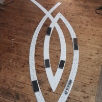 Auftragsarbeit für eine Immobilie in Metzingen 2026: Papierschablonen ausgebreitete Papierschablonen auf dem Boden