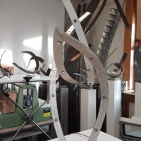 Auftragsarbeit für eine Immobilie in Metzingen 2026: Arbeitsfortschritt unfertige Stahlskulptur im Atelier